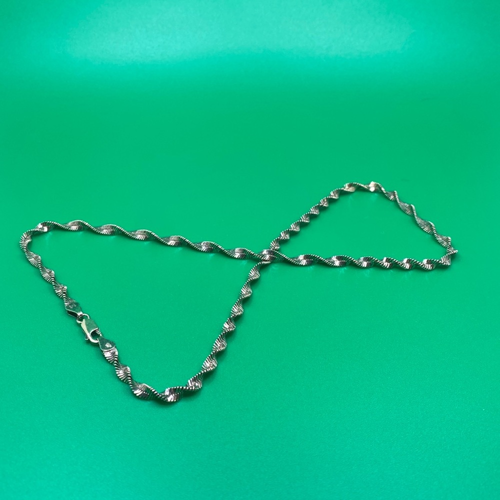 Beautiful gold vermeil 925 necklace.